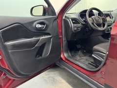 Used 2019 Jeep Cherokee 4d SUV FWD Latitude 2.4L at AutoCenters Bonne Terre near Bonne Terre, MO