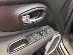 Used 2018  Jeep Renegade Latitude FWD at AutoCenters Bonne Terre near Bonne Terre&comma; MO