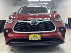 Used 2020 Toyota Highlander Hybrid 4d SUV AWD XLE at AutoCenters Bonne Terre near Bonne Terre, MO