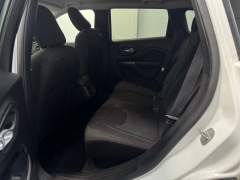 Used 2019  Jeep Cherokee 4d SUV FWD Latitude 2&period;4L at AutoCenters Bonne Terre near Bonne Terre&comma; MO