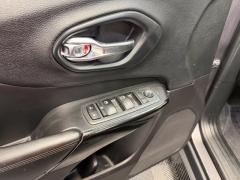 Used 2020  Jeep Cherokee 4d SUV FWD Latitude Plus Altitude 2&period;4L at AutoCenters Bonne Terre near Bonne Terre&comma; MO