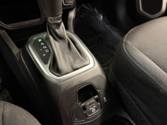 Used 2018  Jeep Renegade Latitude FWD at AutoCenters Bonne Terre near Bonne Terre&comma; MO