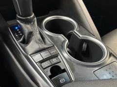 Used 2018  Toyota Camry Hybrid XLE CVT &lpar;Natl&rpar; at AutoCenters Bonne Terre near Bonne Terre&comma; MO