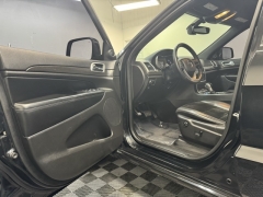 Used 2018  Jeep Grand Cherokee 4d SUV 4WD Laredo Altitude at AutoCenters Bonne Terre near Bonne Terre, MO