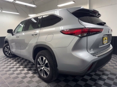 Used 2022  Toyota Highlander XLE AWD at AutoCenters Bonne Terre near Bonne Terre&comma; MO