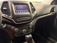 Used 2020  Jeep Cherokee 4d SUV FWD Latitude Plus Altitude 2&period;4L at AutoCenters Bonne Terre near Bonne Terre&comma; MO