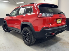 Used 2019 Jeep Cherokee 4d SUV 4WD Trailhawk 3.2L at AutoCenters Bonne Terre near Bonne Terre, MO
