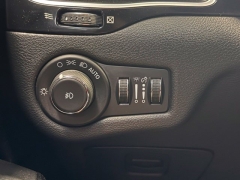 Used 2021  Jeep Cherokee Altitude FWD at AutoCenters Bonne Terre near Bonne Terre&comma; MO