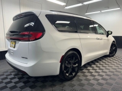 Used 2025  Chrysler Pacifica Limited FWD at AutoCenters Bonne Terre near Bonne Terre&comma; MO