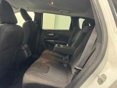 Used 2019  Jeep Cherokee 4d SUV FWD Latitude 2&period;4L at AutoCenters Bonne Terre near Bonne Terre&comma; MO