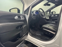 Used 2025  Chrysler Pacifica Limited FWD at AutoCenters Bonne Terre near Bonne Terre&comma; MO
