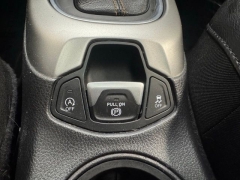 Used 2020  Jeep Compass 4d SUV FWD Latitude Sun&sol;Wheel Pkg at AutoCenters Bonne Terre near Bonne Terre&comma; MO