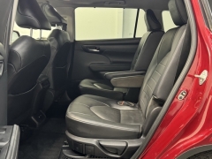 Used 2020 Toyota Highlander Hybrid 4d SUV AWD XLE at AutoCenters Bonne Terre near Bonne Terre, MO