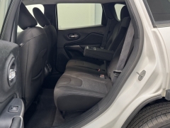 Used 2019 Jeep Cherokee 4d SUV FWD Latitude 2.4L at AutoCenters Bonne Terre near Bonne Terre, MO