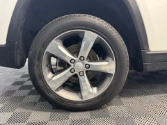 Used 2022  Jeep Grand Cherokee Limited 4x4 at AutoCenters Bonne Terre near Bonne Terre&comma; MO