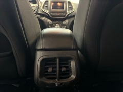 Used 2019  Jeep Cherokee 4d SUV FWD Latitude 2&period;4L at AutoCenters Bonne Terre near Bonne Terre&comma; MO