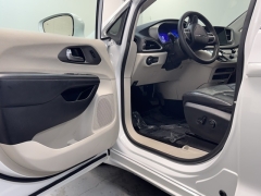 Used 2022 Chrysler Pacifica Touring L FWD at AutoCenters Bonne Terre near Bonne Terre, MO