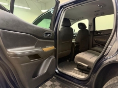 Used 2021  GMC Acadia AWD 4dr SLE at AutoCenters Bonne Terre near Bonne Terre&comma; MO