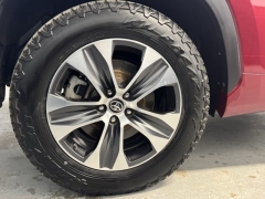 Used 2020 Toyota Highlander Hybrid 4d SUV AWD XLE at AutoCenters Bonne Terre near Bonne Terre, MO
