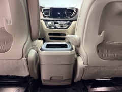 Used 2019  Chrysler Pacifica 4d Wagon Limited at AutoCenters Bonne Terre near Bonne Terre&comma; MO