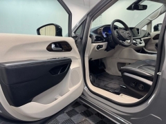 Used 2023  Chrysler Pacifica Limited FWD at AutoCenters Bonne Terre near Bonne Terre&comma; MO