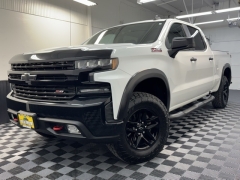 Used 2021  Chevrolet Silverado 1500 4WD Crew Cab 147" LT Trail Boss at AutoCenters Bonne Terre near Bonne Terre, MO