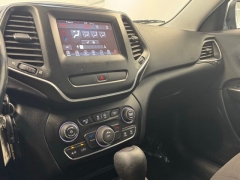 Used 2019  Jeep Cherokee 4d SUV FWD Latitude 2&period;4L at AutoCenters Bonne Terre near Bonne Terre&comma; MO