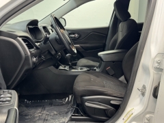 Used 2019 Jeep Cherokee 4d SUV FWD Latitude 2.4L at AutoCenters Bonne Terre near Bonne Terre, MO