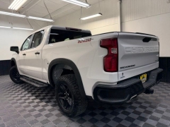 Used 2019  Chevrolet Silverado 1500 4WD Crew Cab 147" Custom Trail Boss at AutoCenters Bonne Terre near Bonne Terre&comma; MO