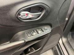 Used 2020  Jeep Cherokee Altitude FWD at AutoCenters Bonne Terre near Bonne Terre&comma; MO