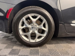 Used 2019  Chrysler Pacifica 4d Wagon Limited at AutoCenters Bonne Terre near Bonne Terre&comma; MO