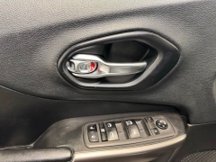 Used 2019  Jeep Cherokee 4d SUV FWD Latitude 2&period;4L at AutoCenters Bonne Terre near Bonne Terre&comma; MO