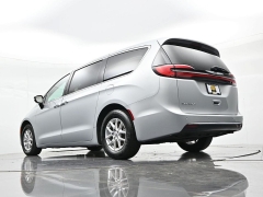 Used 2024  Chrysler Pacifica Touring L FWD at Landmark Auto Credit Center near springfield&comma; IL