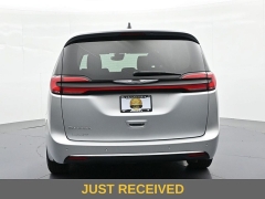 Used 2024  Chrysler Pacifica Touring L FWD at Landmark Auto Credit Center near springfield&comma; IL