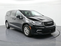 Used 2024  Chrysler Pacifica Touring L FWD at Landmark Auto Credit Center near springfield&comma; IL