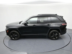 Used 2023  Jeep Grand Cherokee Altitude 4x4 at Landmark Auto Credit Center near springfield&comma; IL