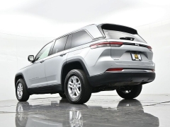 Used 2023  Jeep Grand Cherokee Laredo 4x4 at Landmark Auto Credit Center near springfield&comma; IL