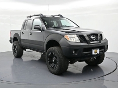 Used 2011  Nissan Frontier 4WD Crew Cab SWB Auto PRO-4X at Landmark Auto Credit Center near springfield&comma; IL