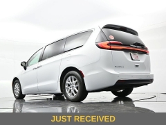 Used 2023  Chrysler Pacifica Touring L FWD at Landmark Auto Credit Center near springfield&comma; IL