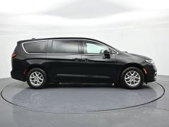 Used 2024  Chrysler Pacifica Touring L FWD at Landmark Auto Credit Center near springfield&comma; IL