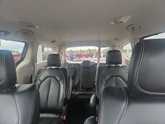 Used 2024  Chrysler Pacifica Touring L FWD at Landmark Auto Credit Center near springfield&comma; IL