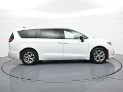 Used 2024  Chrysler Pacifica Limited FWD at Landmark Auto Credit Center near springfield&comma; IL