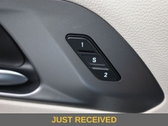 Used 2023  Chrysler Pacifica Touring L FWD at Landmark Auto Credit Center near springfield&comma; IL