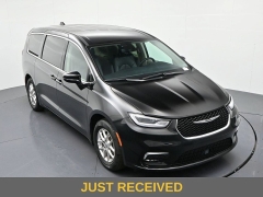 Used 2024  Chrysler Pacifica Touring L FWD at Landmark Auto Credit Center near springfield&comma; IL