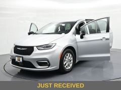 Used 2024  Chrysler Pacifica Touring L FWD at Landmark Auto Credit Center near springfield&comma; IL