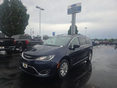 Used 2017  Chrysler Pacifica Touring-L FWD at Landmark Auto Credit Center near springfield&comma; IL