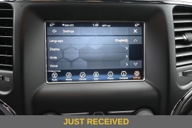Used 2020  Jeep Grand Cherokee 4d SUV 4WD Laredo at Landmark Auto Credit Center near springfield&comma; IL