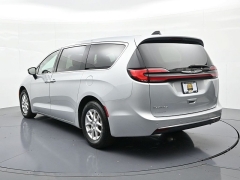 Used 2024  Chrysler Pacifica Touring L FWD at Landmark Auto Credit Center near springfield&comma; IL