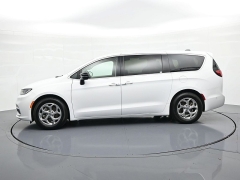 Used 2024  Chrysler Pacifica Limited FWD at Landmark Auto Credit Center near springfield&comma; IL