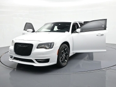 Used 2022  Chrysler 300 Touring L AWD at Landmark Auto Credit Center near springfield&comma; IL